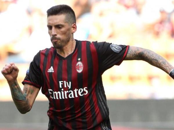Berita Transfer: Gelandang Milan, Jose Sosa, Setuju Bergabung Dengan Trabzonspor