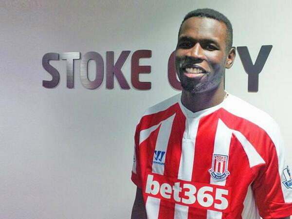 Mame Diouf akan terus bermain di lini belakang Stoke City