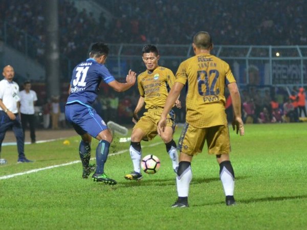 Bek Kanan Persib Harap Pemain Menyerang Bali United 'Buta' di Si Jalak Harupat