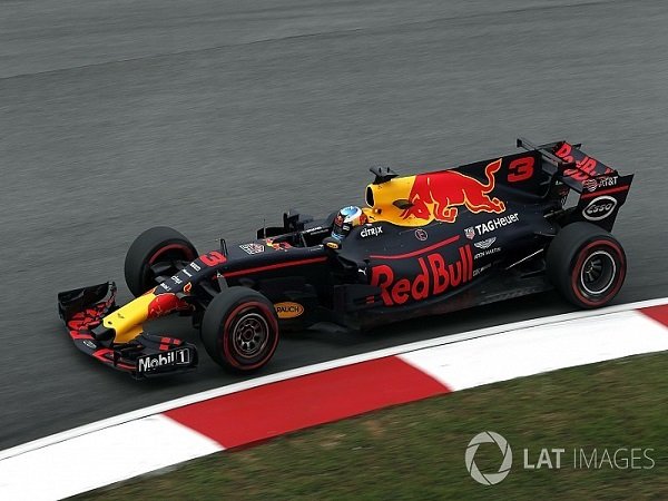 Menurut Daniel Ricciardo, Ferrari Tampil Lebih Kuat Dari Perkiraan Red Bull