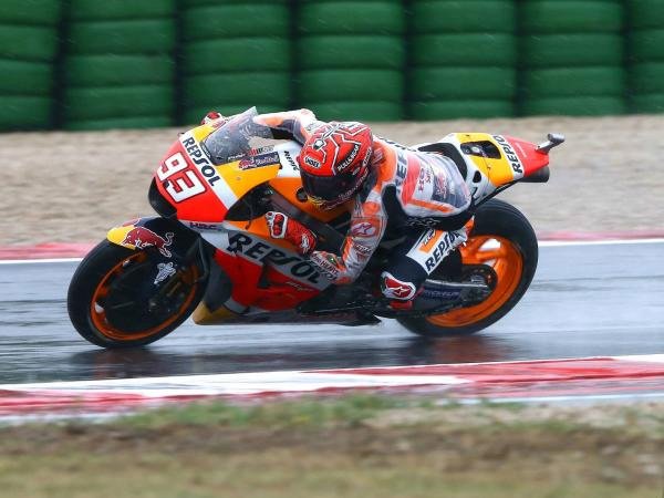 Hujan Tak Mampu Hentikan Keperkasaan Marquez di FP1 GP Jepang