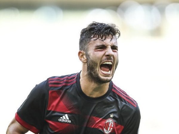 AC Milan Tampil Buruk, Striker Muda Ini Mengaku Tak Merasa Tertekan