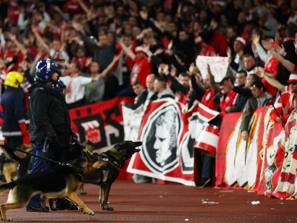 Rusuh di Kandang Arsenal, UEFA Akhirnya Jatuhkan Sanksi untuk Cologne
