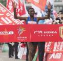 Dua Pelari Kenya Jadi Raja dan Ratu Hangzhou Marathon