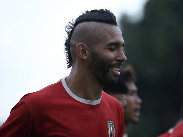 Dukungan Suporter Pompa Semangat Rekrutan Anyar Bali United