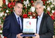 Presiden BWF Terima Penghargaan Emas SPIA