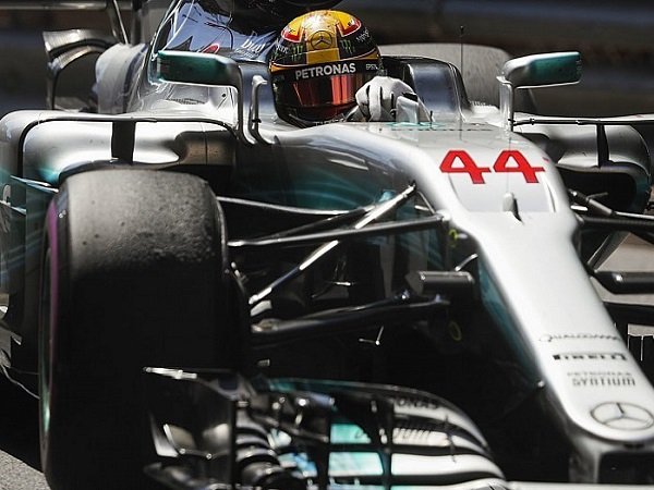Hamilton Sebut Mobil Mercedes 2017 Adalah yang Tersulit Selama Kariernya