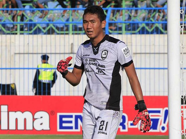 Panik Tanpa Kurnia Meiga, Arema FC Siapkan 4 Kiper Untuk Musim Depan