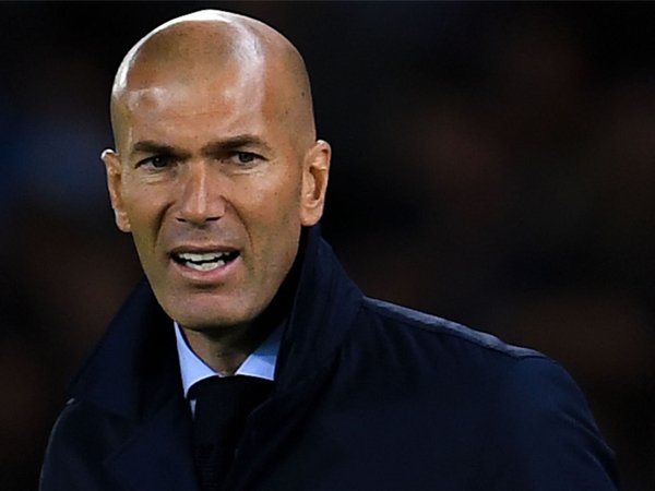 Paris Saint-Germain Dikabarkan Ingin Datangkan Zinedine Zidane