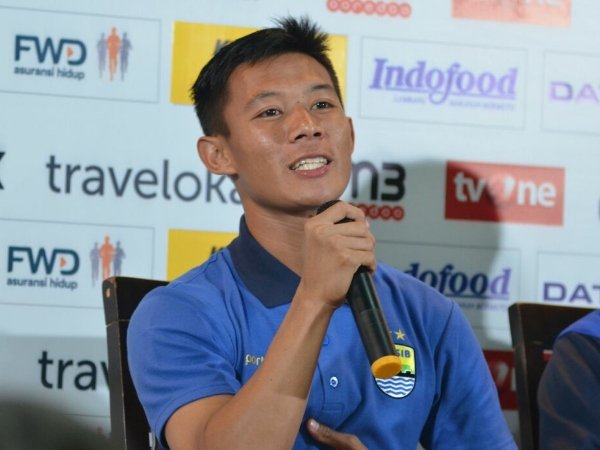 Terlempar Dari Timnas, Henhen Fokus Cari Posisi Inti di Persib
