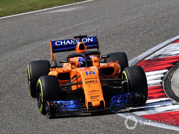 Alonso Klaim Pertarungan Dengan Vettel "Tidak Adil"
