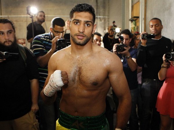 Amir Khan Akui Lawan Canelo karena Putus Asa