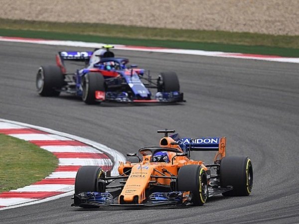Alonso Tak Peduli dengan Performa Honda dan Ferrari