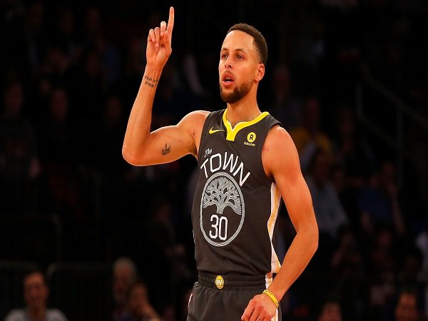 Stephen Curry Puncaki Penjualan Jersey di NBA