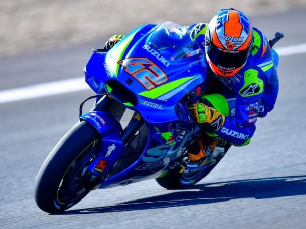 Lorenzo Gigit Jari, Bos Suzuki Pastikan Posisi Rins dan Iannone Aman