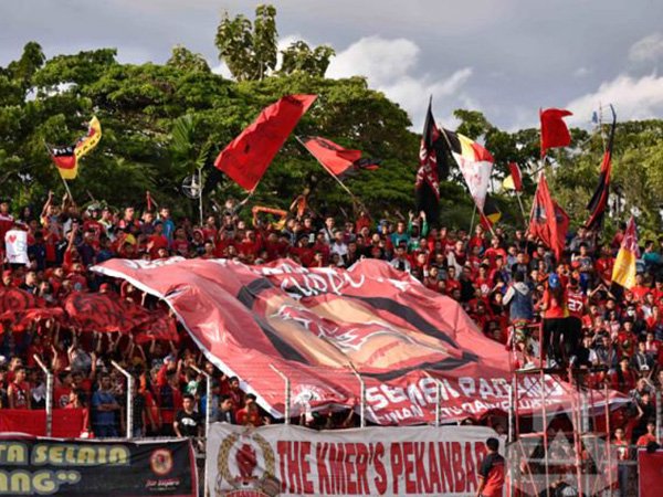 Jamu Persika, Suporter Semen Padang Siap Merahkan Stadion Agus Salim