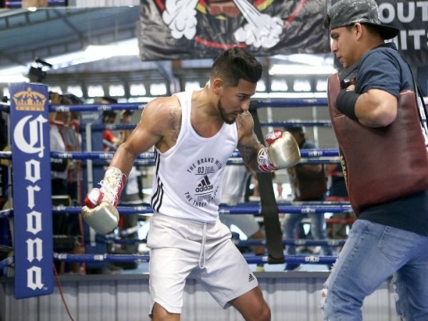 Pelatih Akan Bantu Abner Mares Balas Kekalahan dari Leo Santa Cruz