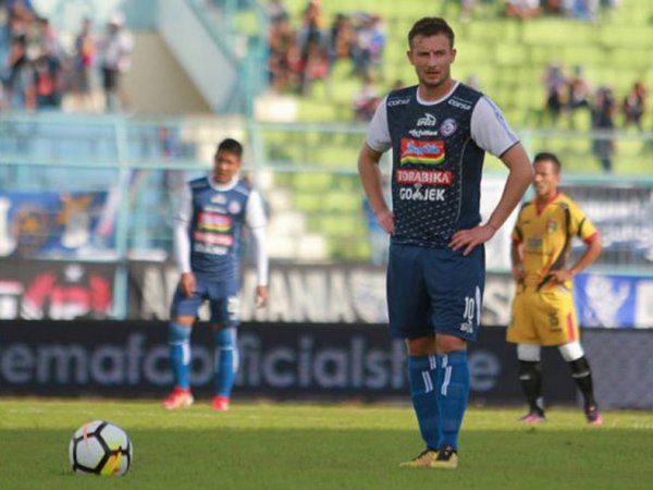 Coret Balsa Bozovic, Arema Incar Pemain Asing Untuk Posisi Ini