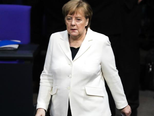 Kanselir Jerman Tak Ragukan Nasionalisme Ozil dan Gundogan