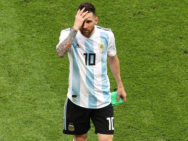 Tevez Minta Messi Tidak Pensiun dari Timnas Argentina