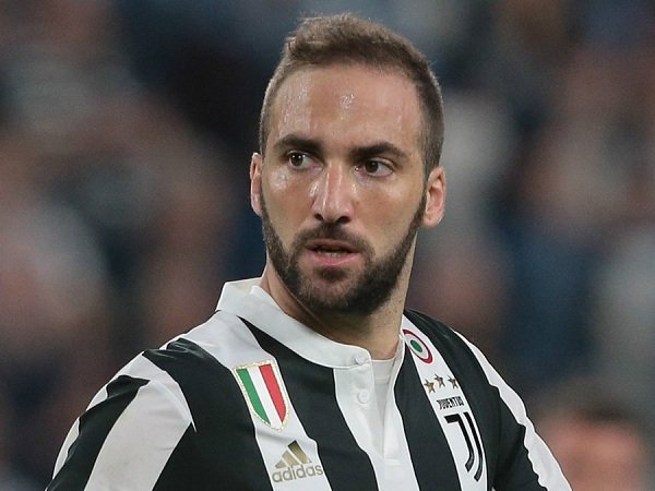 Juventus Tunggu Tawaran dari Chelsea dan Milan untuk Higuain
