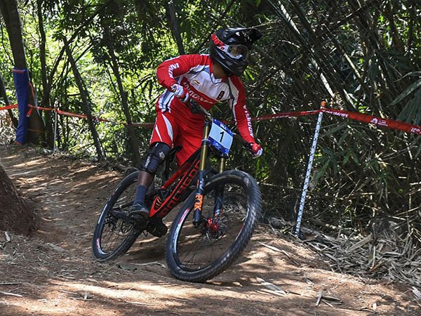 Cabang Balap Sepeda Downhill Sumbang Tiga Medali