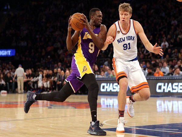 Usai Lepas Deng, Lakers Tak Ingin Terburu-buru Ambil Keputusan