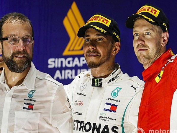 Hamilton Bangga Tak Banyak Lakukan Kesalahan Seperti Vettel
