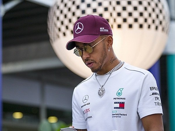 Kerap Dikritik Soal Gaya Hidupnya, Hamilton Buktikan dengan Kemenangan di GP Singapura