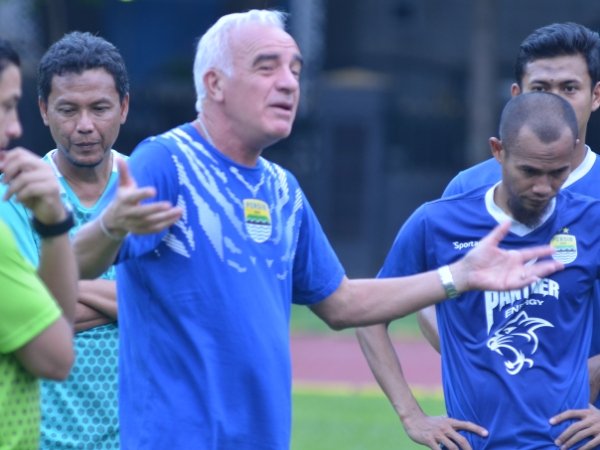 Gomez Minta Pemain Persib Tetap Jaga Semangat