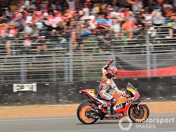 Hasil MotoGP Thailand: Marquez Kalahkan Dovizioso Di Lap Terakhir