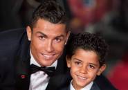 Kompak! Ini 7 Foto Cristiano Ronaldo Bersama Dengan Anaknya