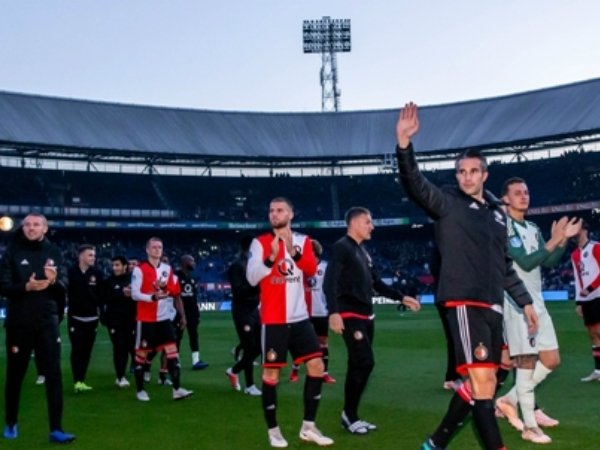 Lampu Stadion Rusak, Laga Feyenoord kontra VVV Venlo Batal