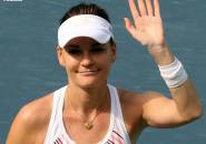 Resmi, Agnieszka Radwanska Gantung Raket