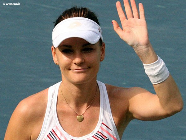 Resmi, Agnieszka Radwanska Gantung Raket