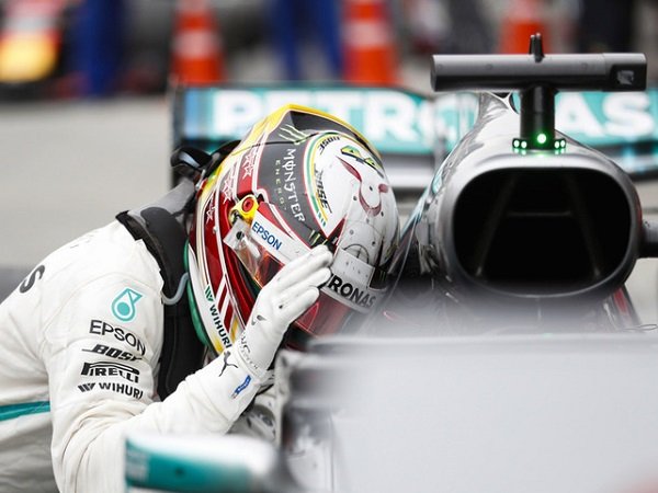 Mesin Hampir Rusak, Hamilton Hadapi Dilema Jelang GP Abu Dhabi