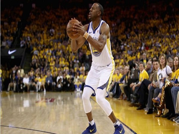 Steve Kerr Minta Andre Iguodala Lebih Berani Ambil Tembakan