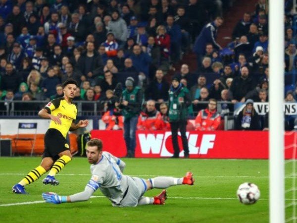 Jadon Sancho Dedikasikan Gol ke Gawang Schalke 04 untuk Mendiang Neneknya