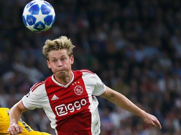 Pemain Muda Ajax Ini Tepis Rumor Kepindahannya ke PSG