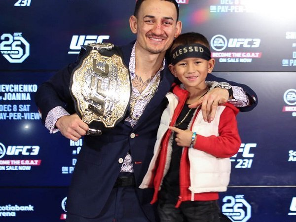 Holloway Tertarik Lawan Khabib Nurmagomedov di Kelas Ringan