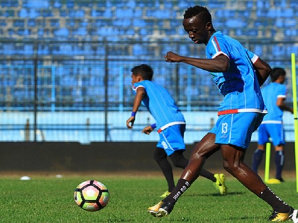 Kangen dengan Keluarga, Makan Konate Mudik ke Kampung Halaman