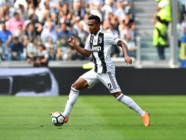 Alex Sandro Anggap Laga Juventus Kontra Roma Sebagai Peperangan