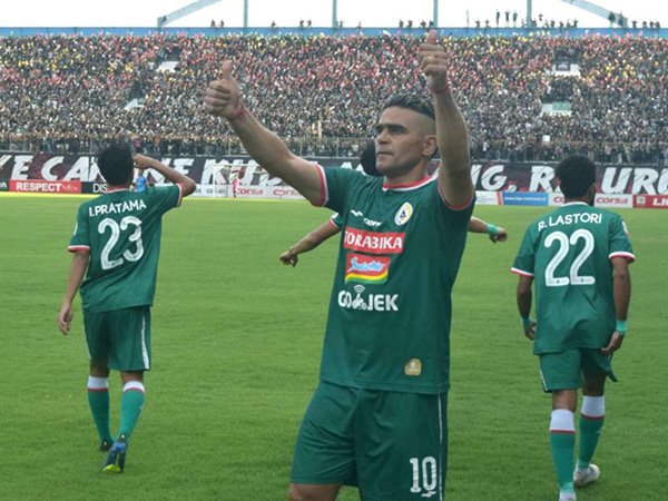 Cristian Gonzales Dan Ismed Sofyan, Pemain Gaek Peraih Gelar Juara