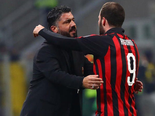 Bos AC Milan Isyaratkan Higuain Ingin Pergi ke Chelsea