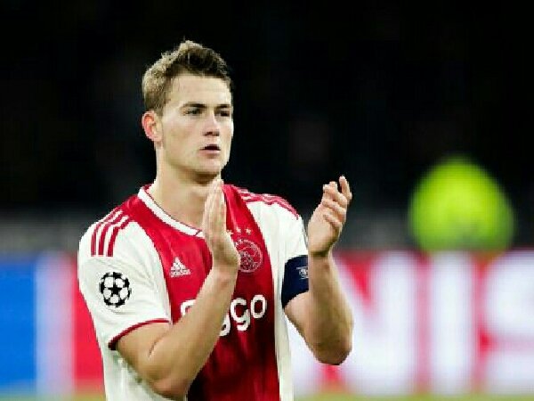 Arsenal Siap Saingi City Bajak Bek Berbakat Ajax