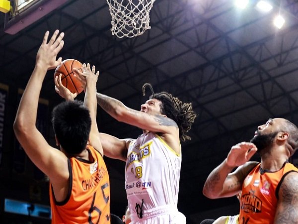 CLS Knights Menang Dramatis Atas Mono Vampire