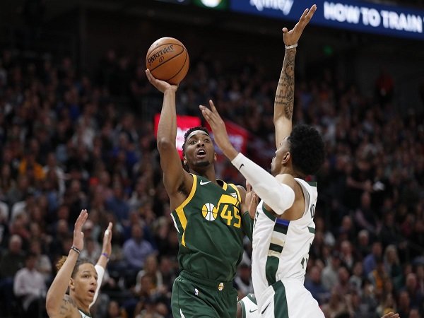 Donovan Mitchell Bawa Utah Jazz Ungguli Milwaukee Bucks