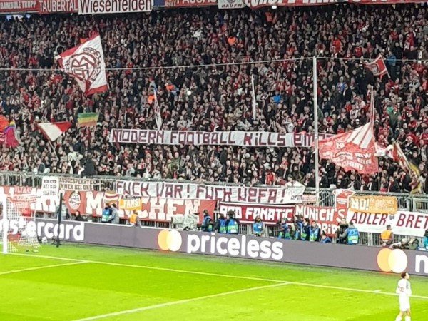 Kecam Penggunaan VAR, Bayern Munich Dapat Hukuman dari UEFA