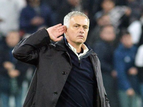 Roma Tawarkan Kontrak Tiga Tahun pada Mourinho?