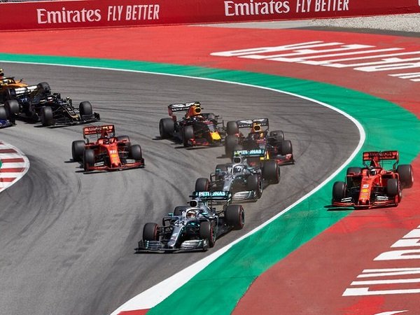 Sebastian Vettel Ikut Andil Dalam Kemenangan Hamilton